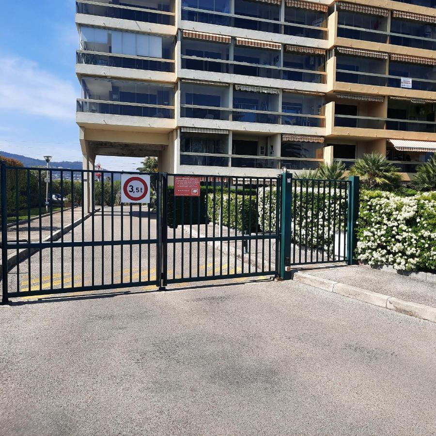 4-Star Beachfront Appartment- Sea View Cannes Extérieur photo